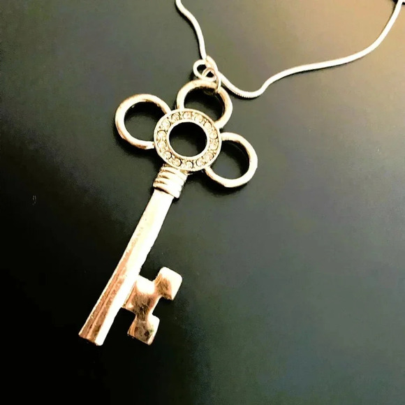 Vintage Silverplated Key Rhinestone Fortune Pendant Fashion Necklace - Picture 4 of 5